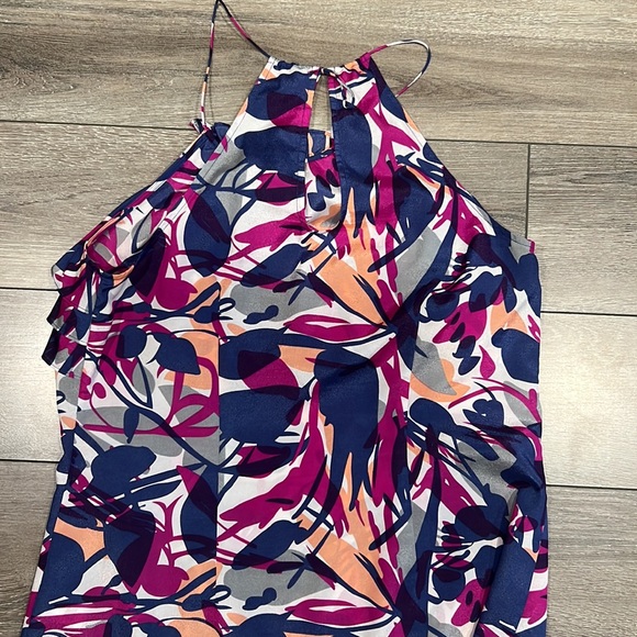 Banana republic halter top. - Picture 2 of 4